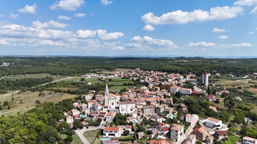 Višnjan, building plot with building permit, 1,263 m²