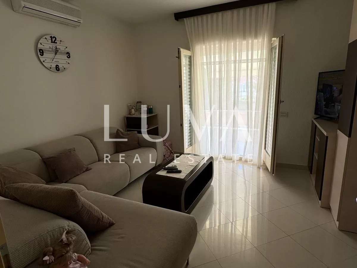 Spacious Semi-Detached House 275m2 for Sale in Nin