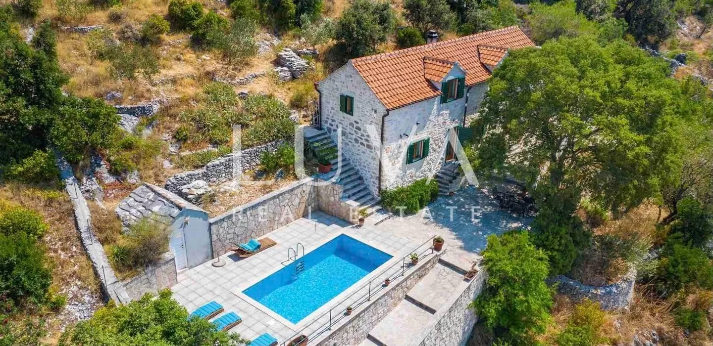 Dol, Brač, stone house with sea view for sale