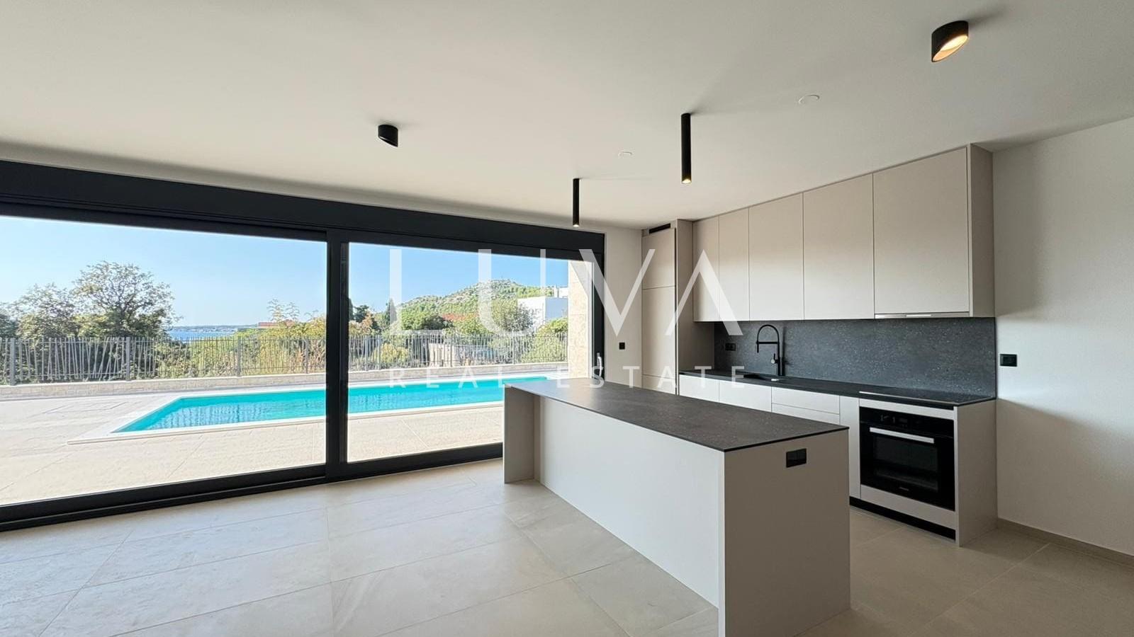 Drage, modernes Haus mit Pool in Meeresnähe zum Verkauf