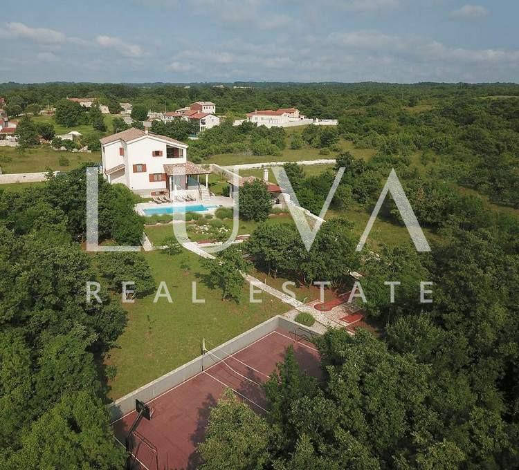 Istra, Štokovci, kuća s bazenom i minigolf igralištem, 290 m2