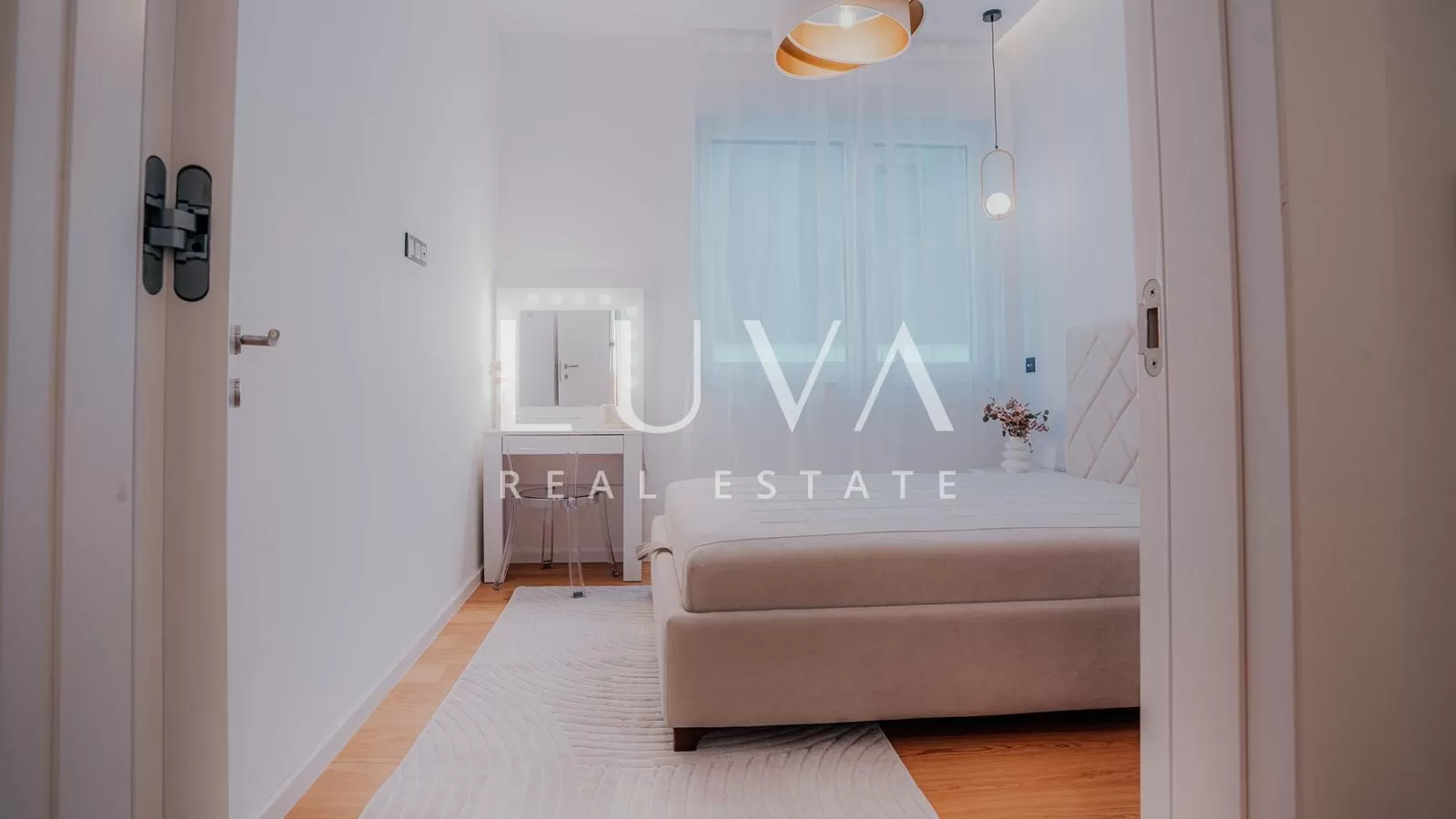 Remete, Luxuriöse 4-Zimmer-Wohnung, 140m2 + 2 Stellplätze zu vermieten