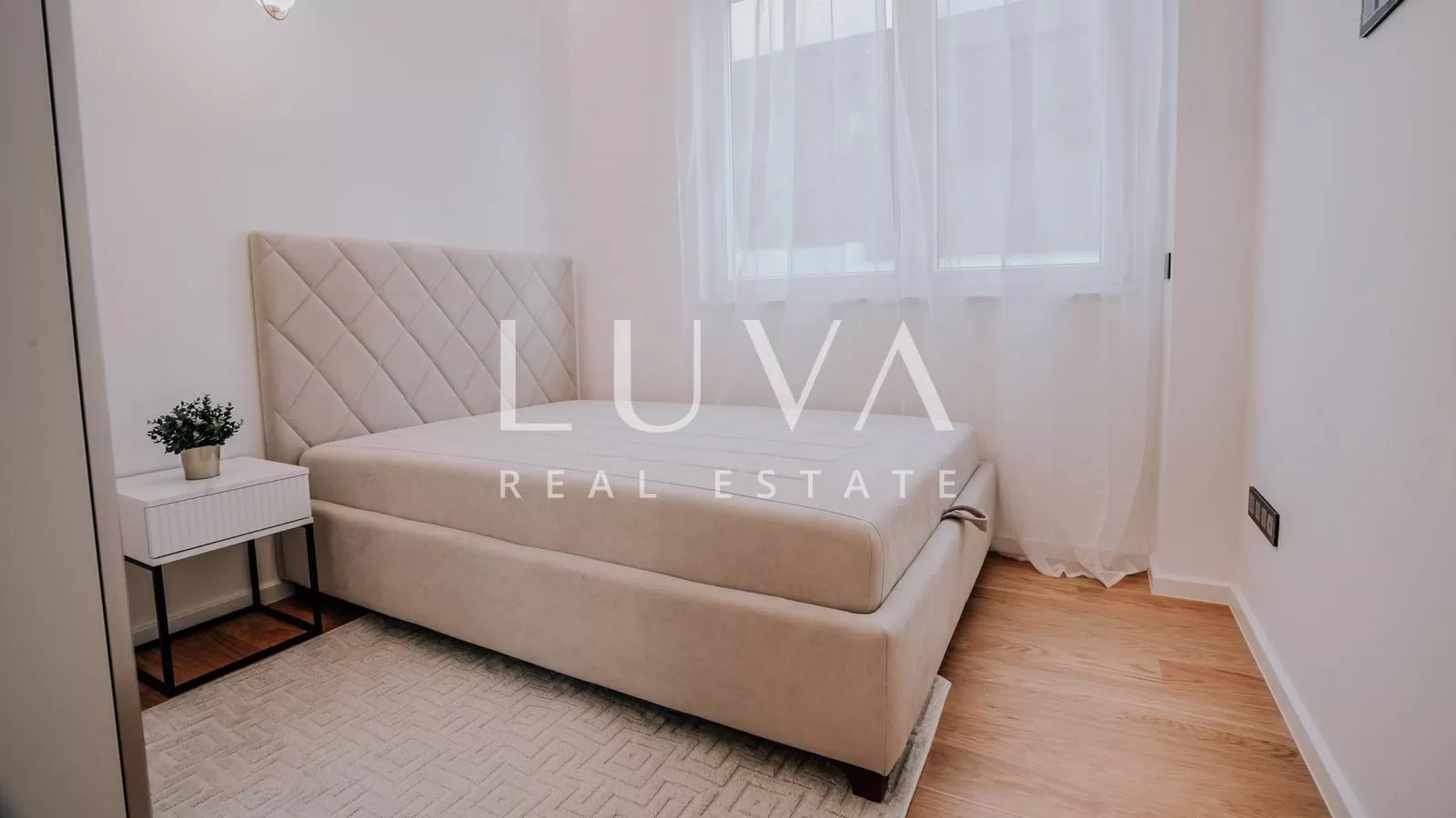 Remete, Luxuriöse 4-Zimmer-Wohnung, 140m2 + 2 Stellplätze zu vermieten