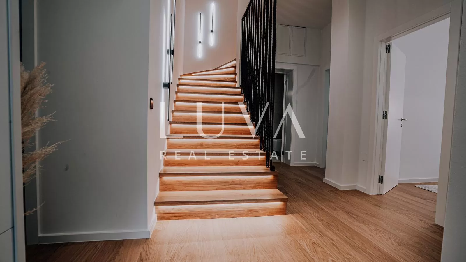 Remete, Luxuriöse 4-Zimmer-Wohnung, 140m2 + 2 Stellplätze zu vermieten