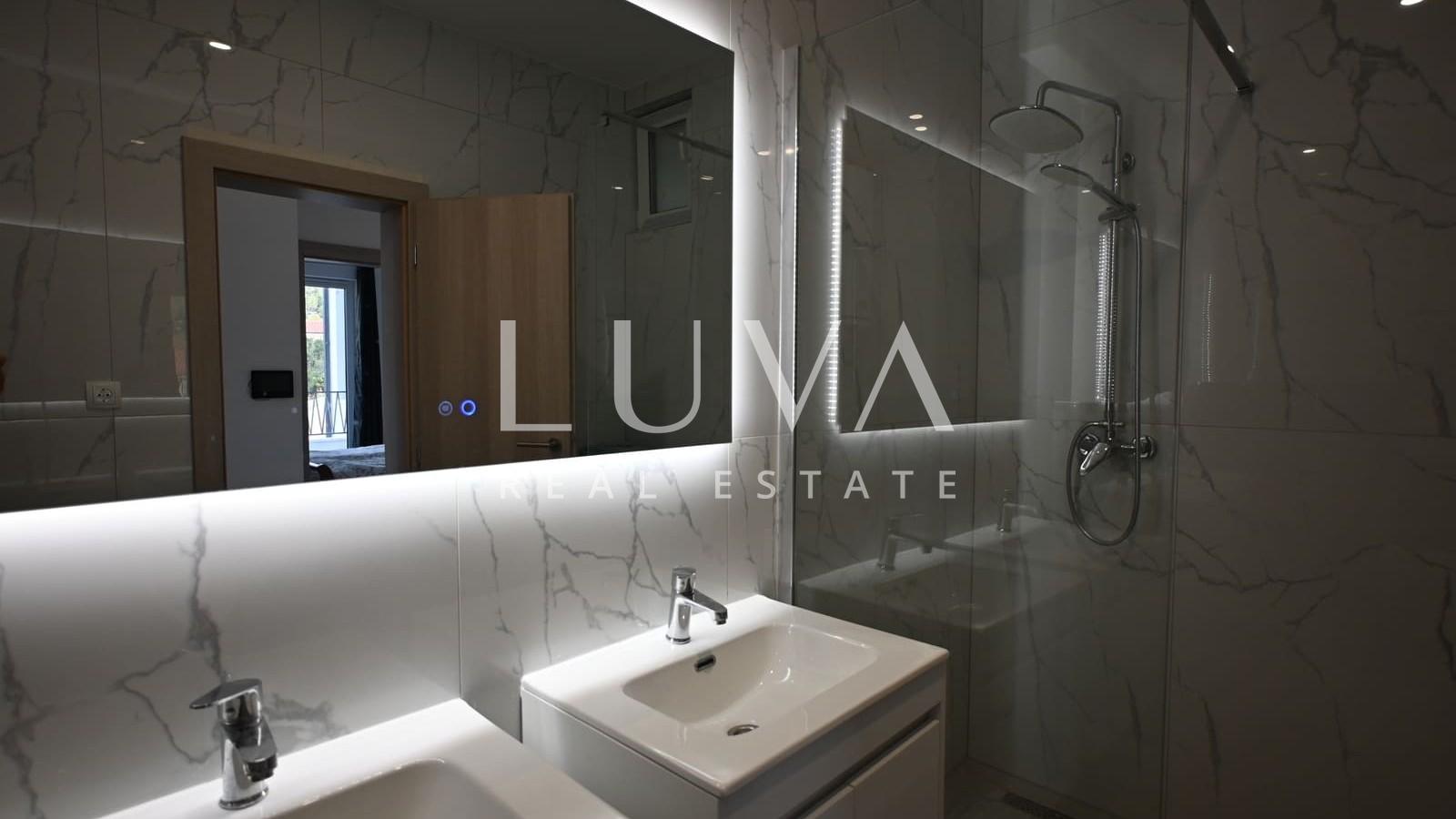 Marina, Trogir, apartment 75 m² near the sea for sale