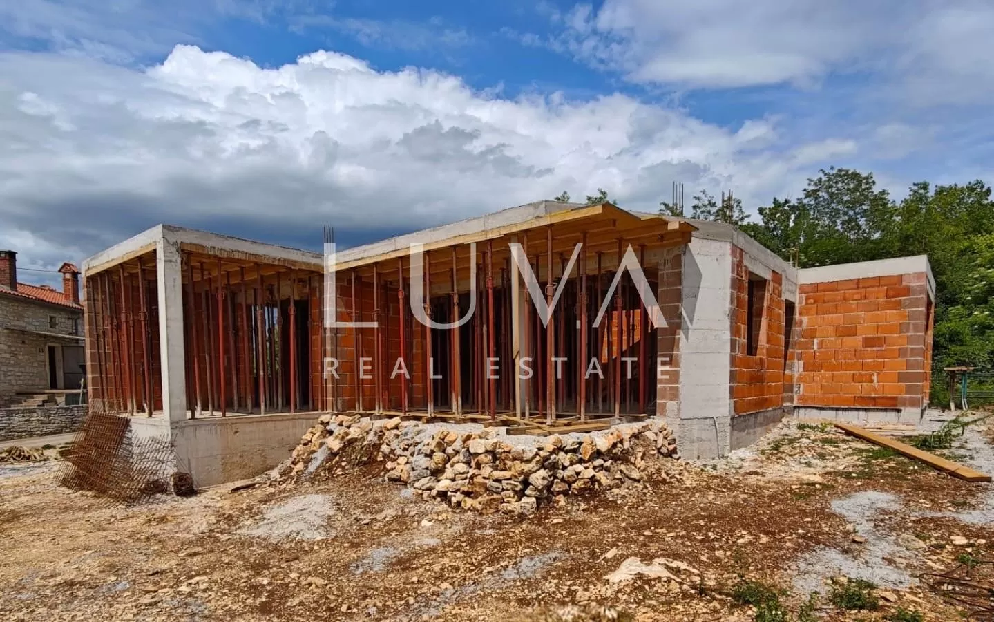 Istria, Tinjan, modern villa with pool under construction, 235 m2