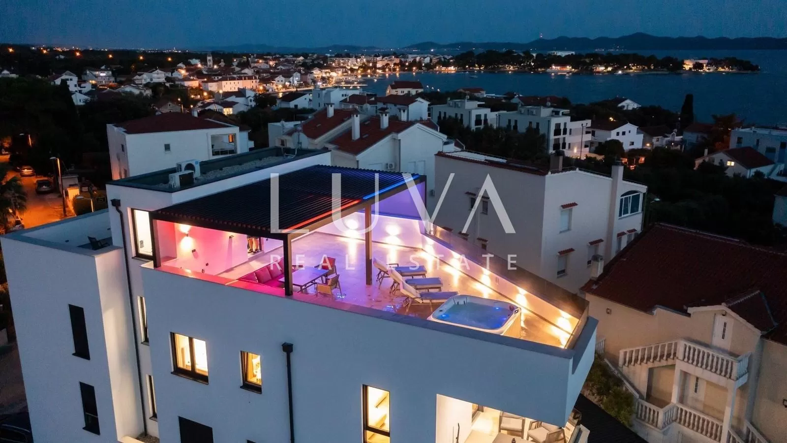 Zadar, Petrčane, luxury penthouse with roof terrace, 161.6 m²
