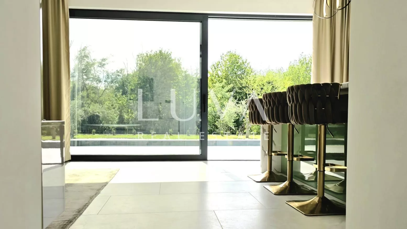 Istria, Labin – Modern villa with a swimming pool and two apartments for sale, 176 m²
