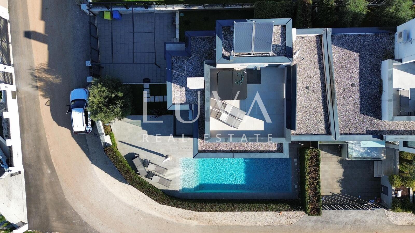 Poreč, Špadići, house with a pool near the sea for sale
