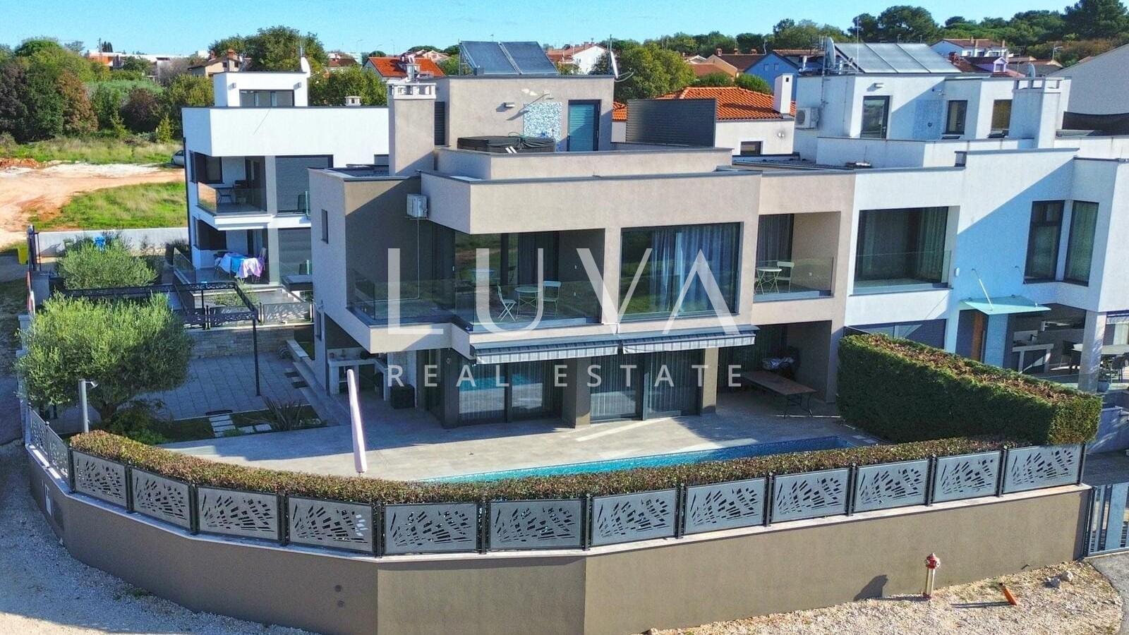 Poreč, Špadići, house with a pool near the sea for sale