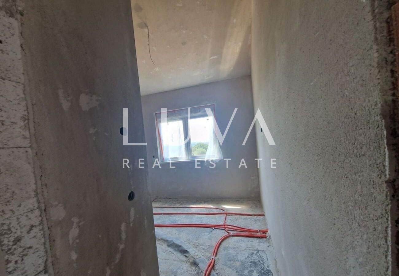 Istria, Kaštelir, modern ground floor house of 95 m² with courtyard for sale