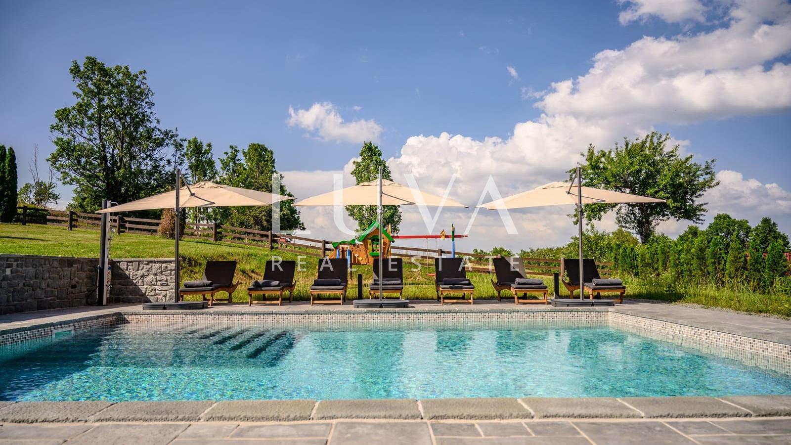 Ravna Gora, wooden house with pool for vacation for sale