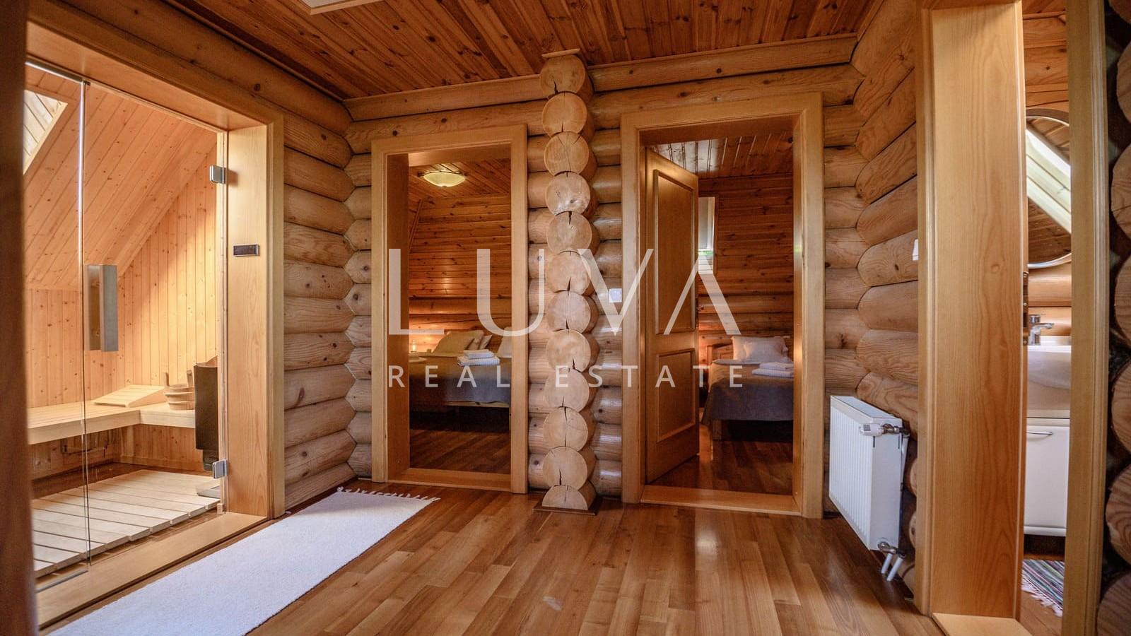 Ravna Gora, wooden house with pool for vacation for sale