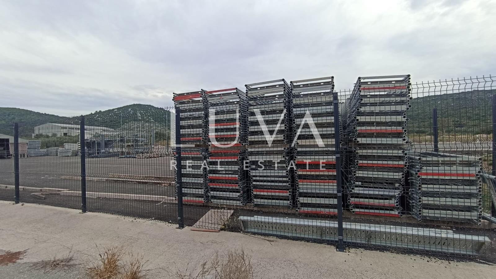 Marina, Trogir, prodaja velikog i urednog skladišta 3200m2