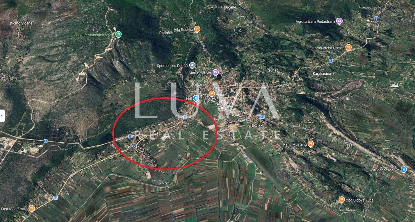 Sinj, Brnaze, building land 1,185 m² with 3 stone houses with a total footprint of 180 m²