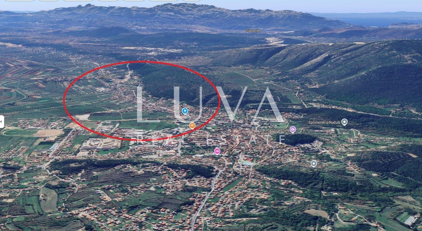 Sinj, Brnaze, building land 1,185 m² with 3 stone houses with a total footprint of 180 m²
