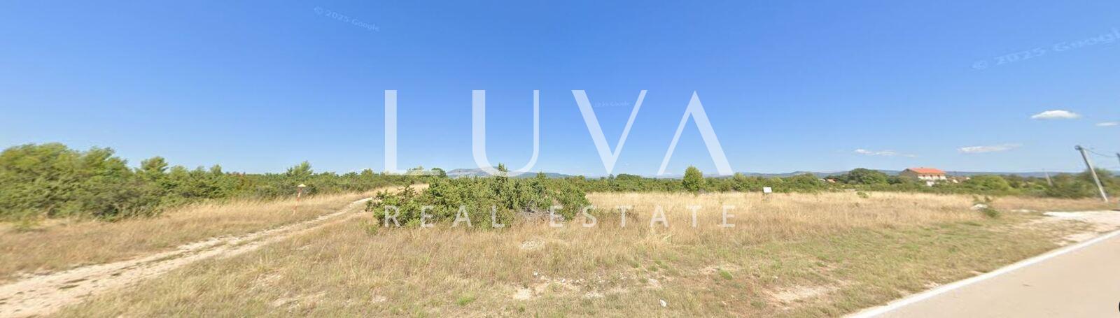 Drniš, Pakovo Selo, building land 5,200 m² for sale