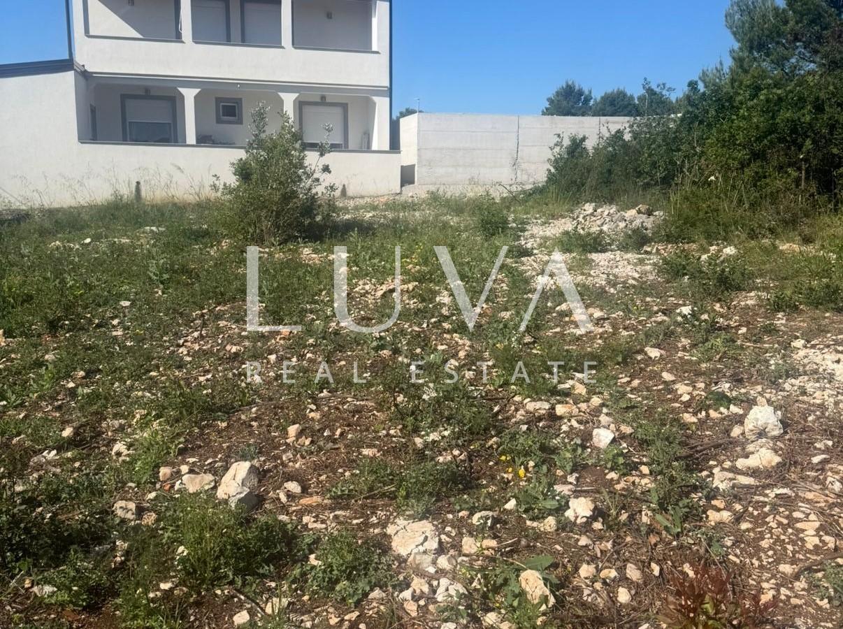 Pirovac, Vodice, building plot of 610 m² for sale