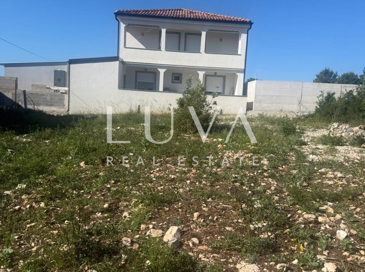 Pirovac, Vodice, building plot of 610 m² for sale