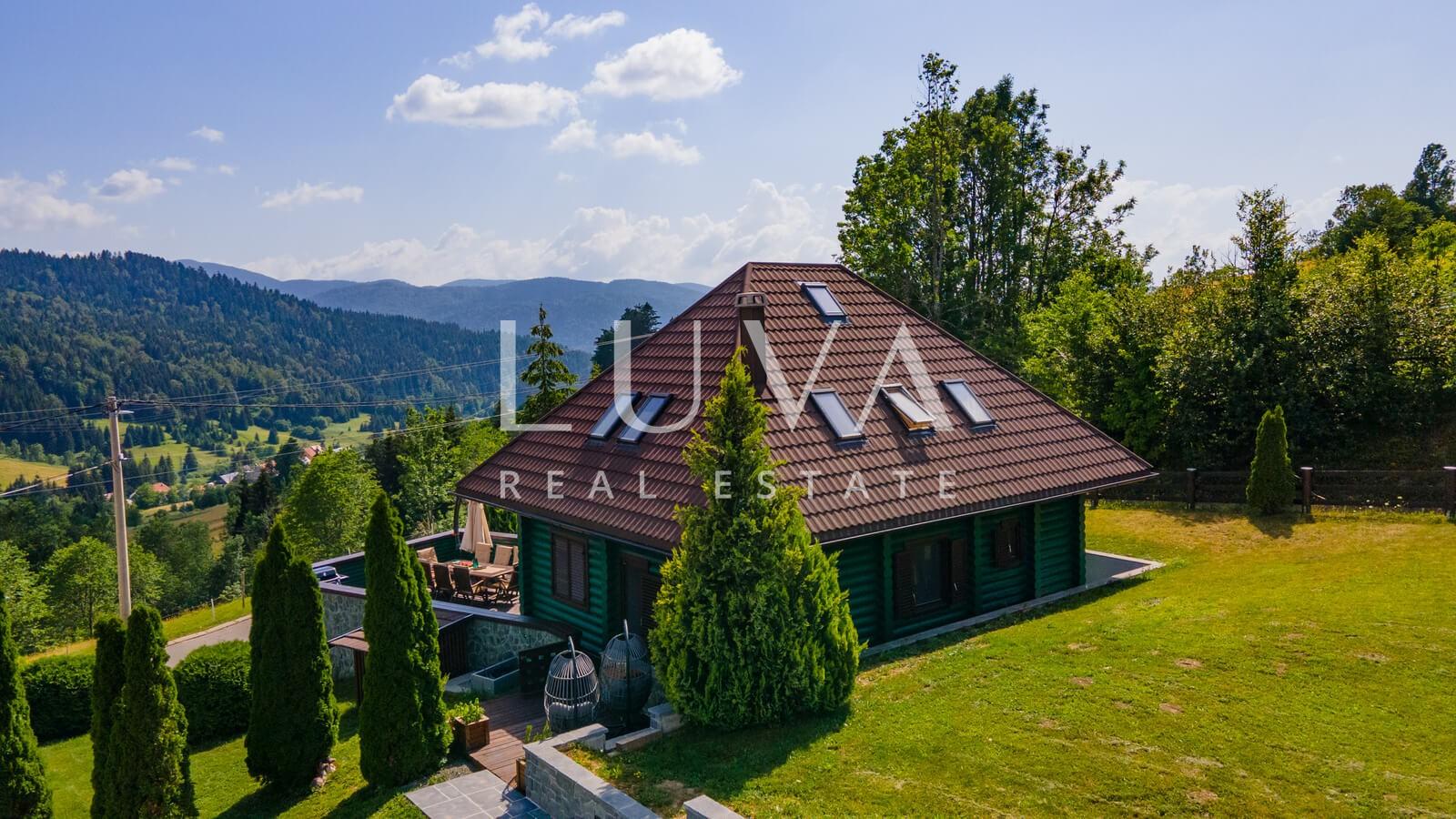 Ravna Gora, wooden house with pool for vacation for sale