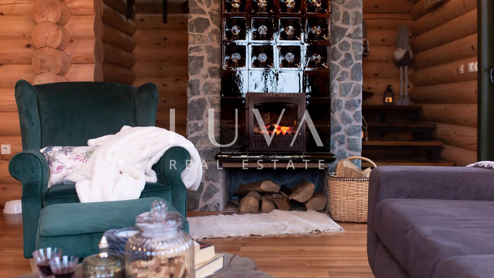 Ravna Gora, wooden house with pool for vacation for sale