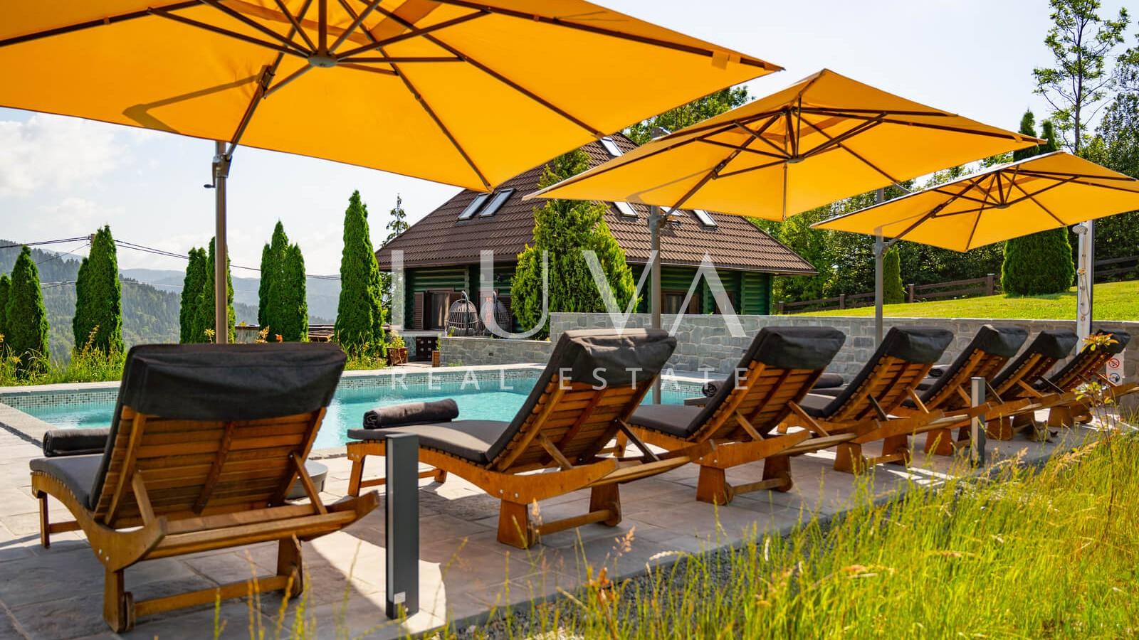 Ravna Gora, wooden house with pool for vacation for sale