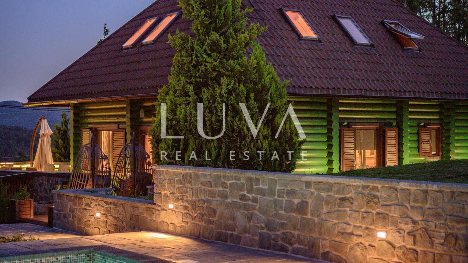 Ravna Gora, wooden house with pool for vacation for sale