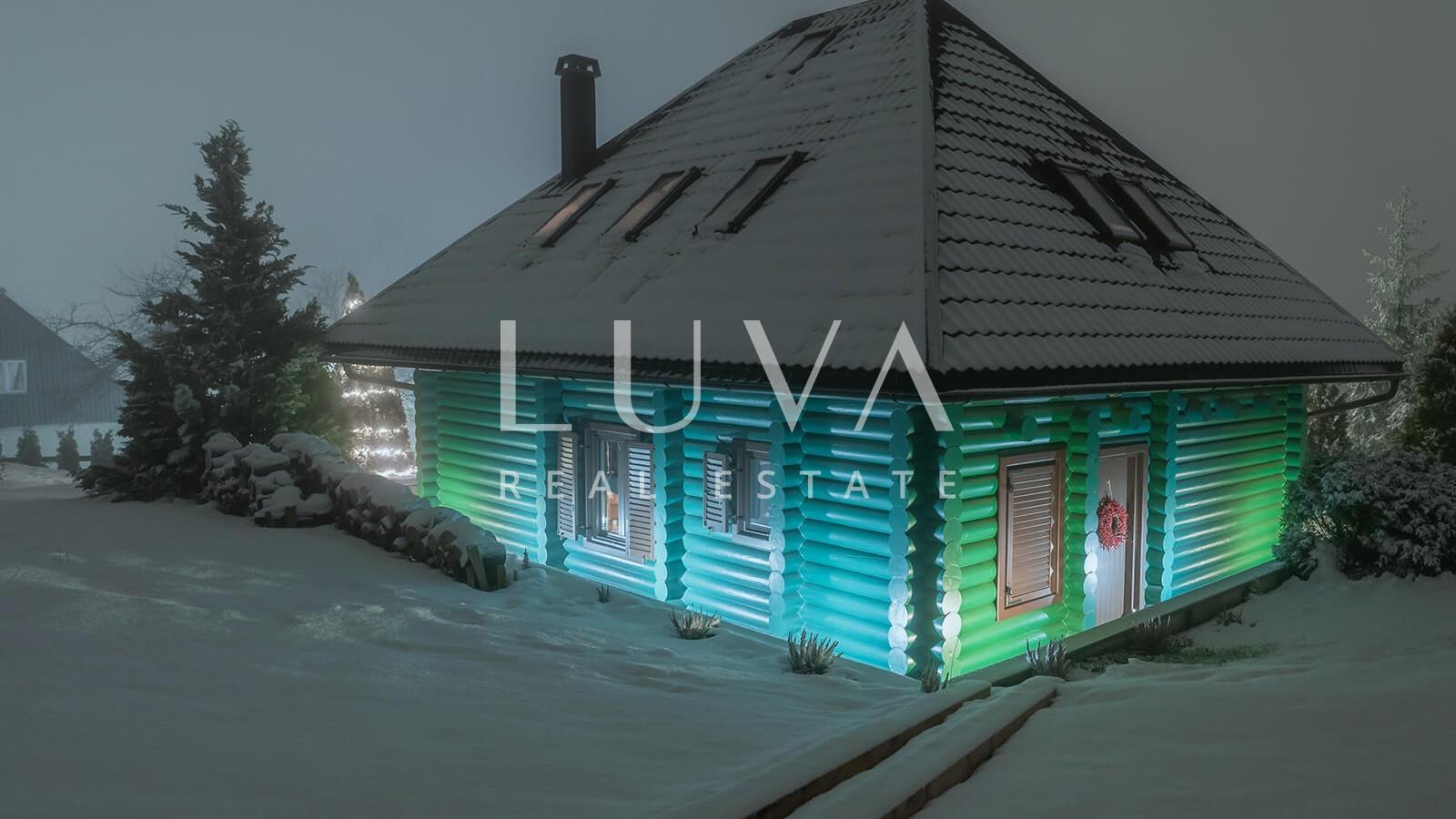 Ravna Gora, wooden house with pool for vacation for sale