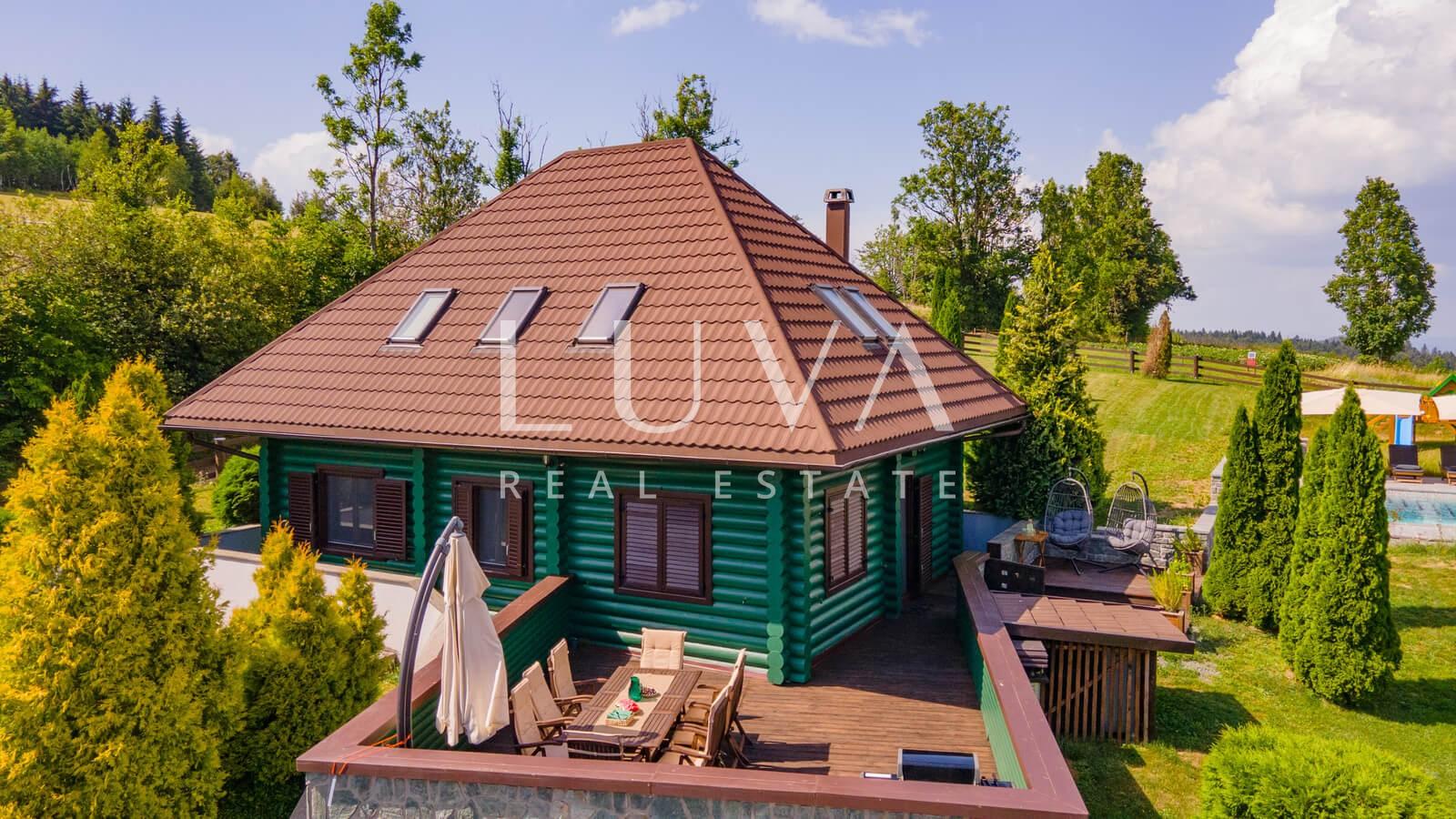 Ravna Gora, wooden house with pool for vacation for sale
