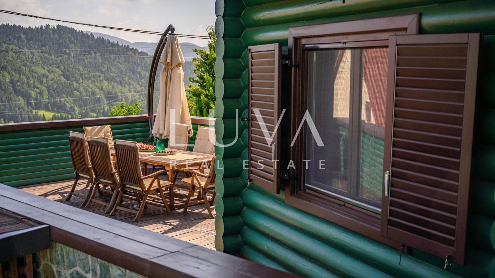 Ravna Gora, wooden house with pool for vacation for sale