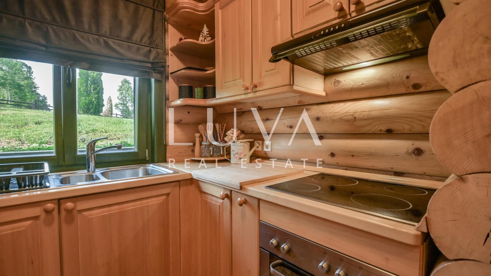 Ravna Gora, wooden house with pool for vacation for sale