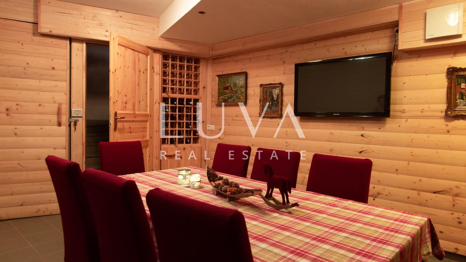 Ravna Gora, wooden house with pool for vacation for sale