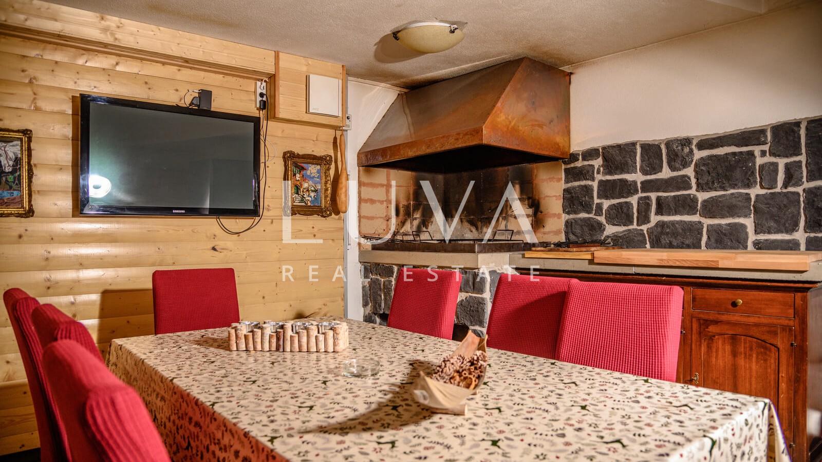 Ravna Gora, wooden house with pool for vacation for sale