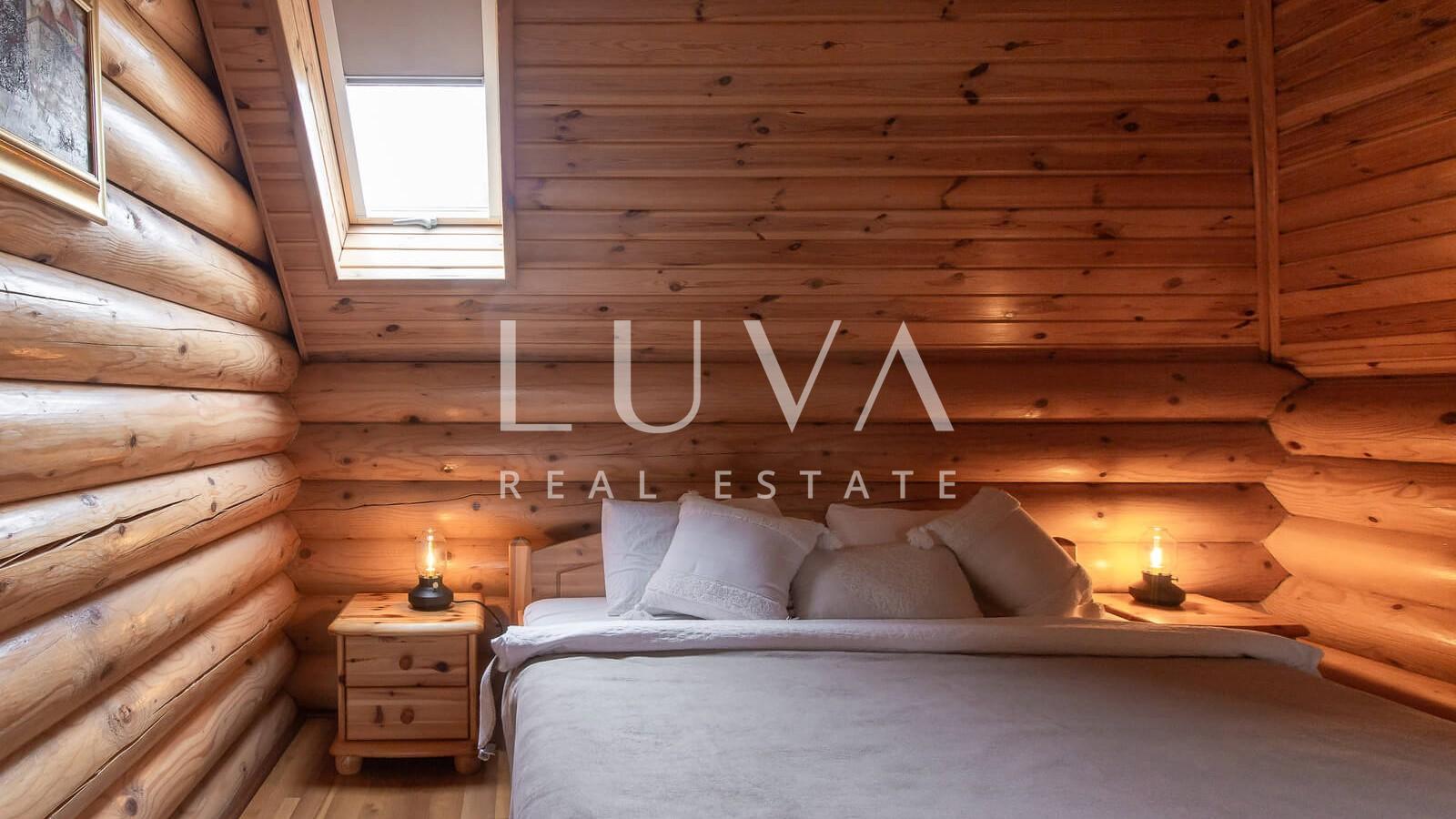 Ravna Gora, wooden house with pool for vacation for sale