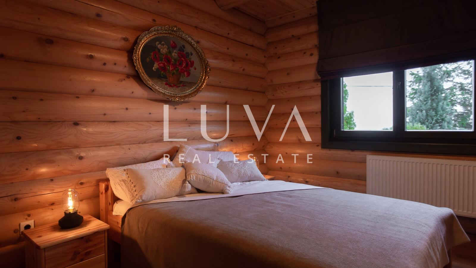 Ravna Gora, wooden house with pool for vacation for sale