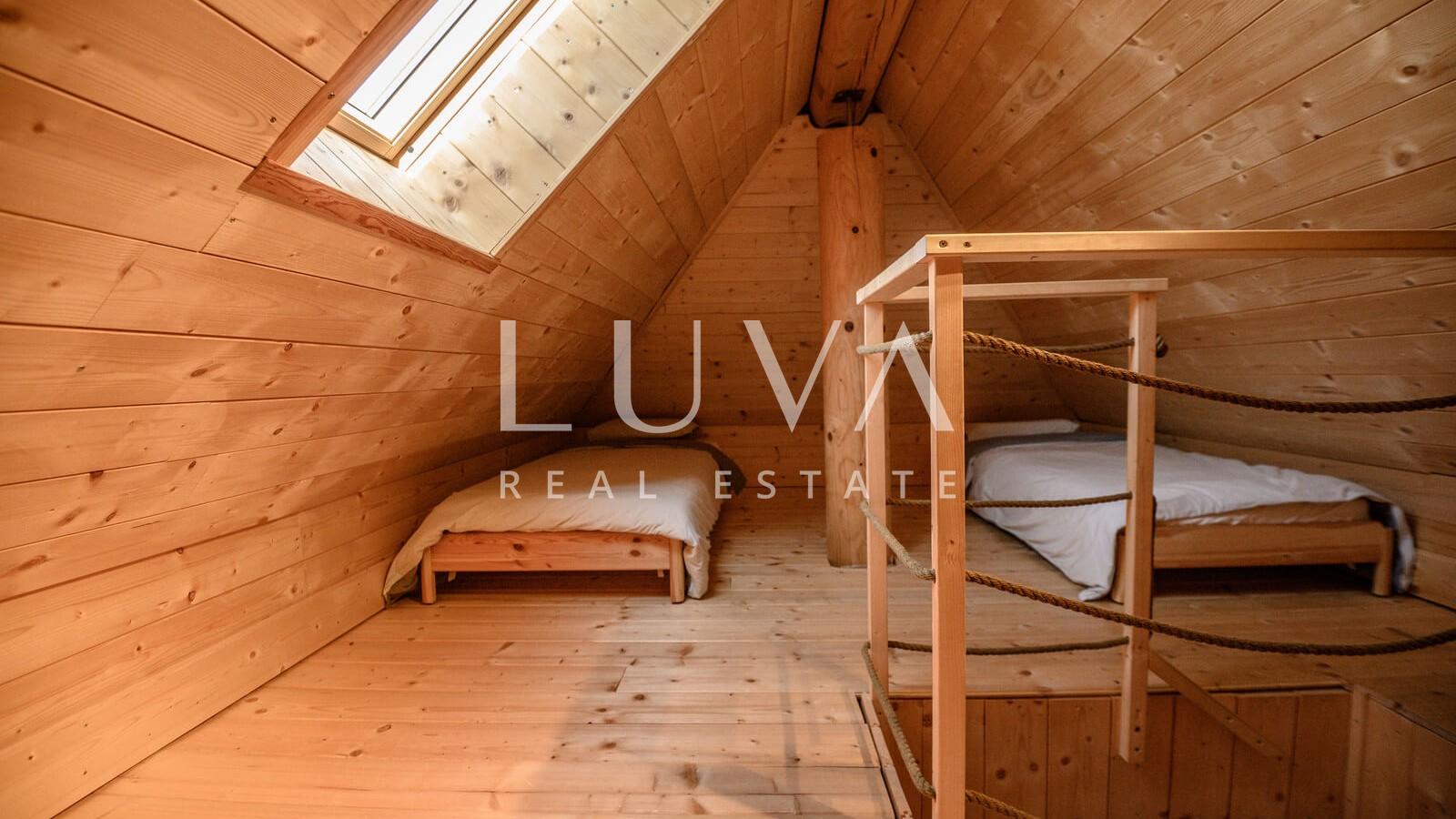 Ravna Gora, wooden house with pool for vacation for sale