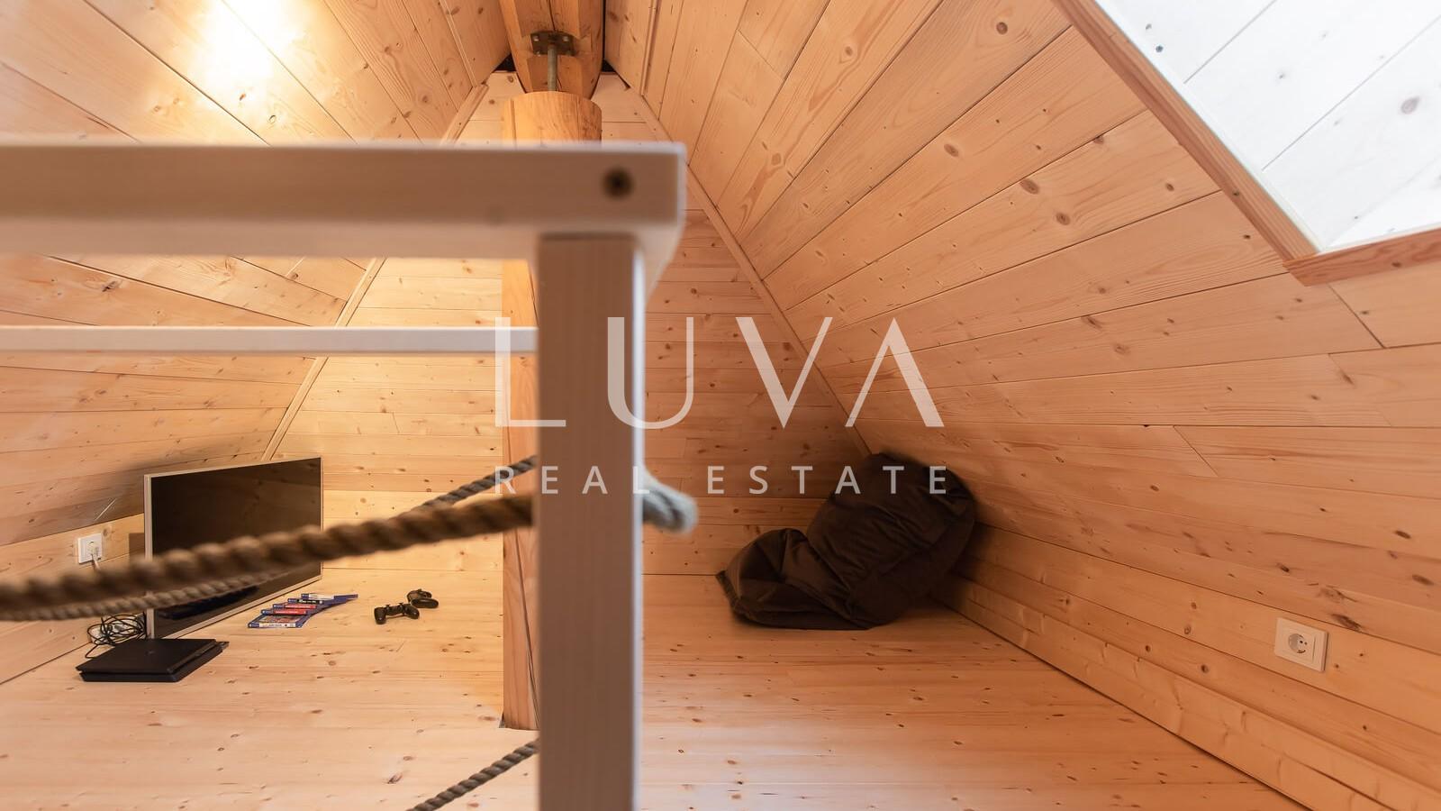 Ravna Gora, wooden house with pool for vacation for sale