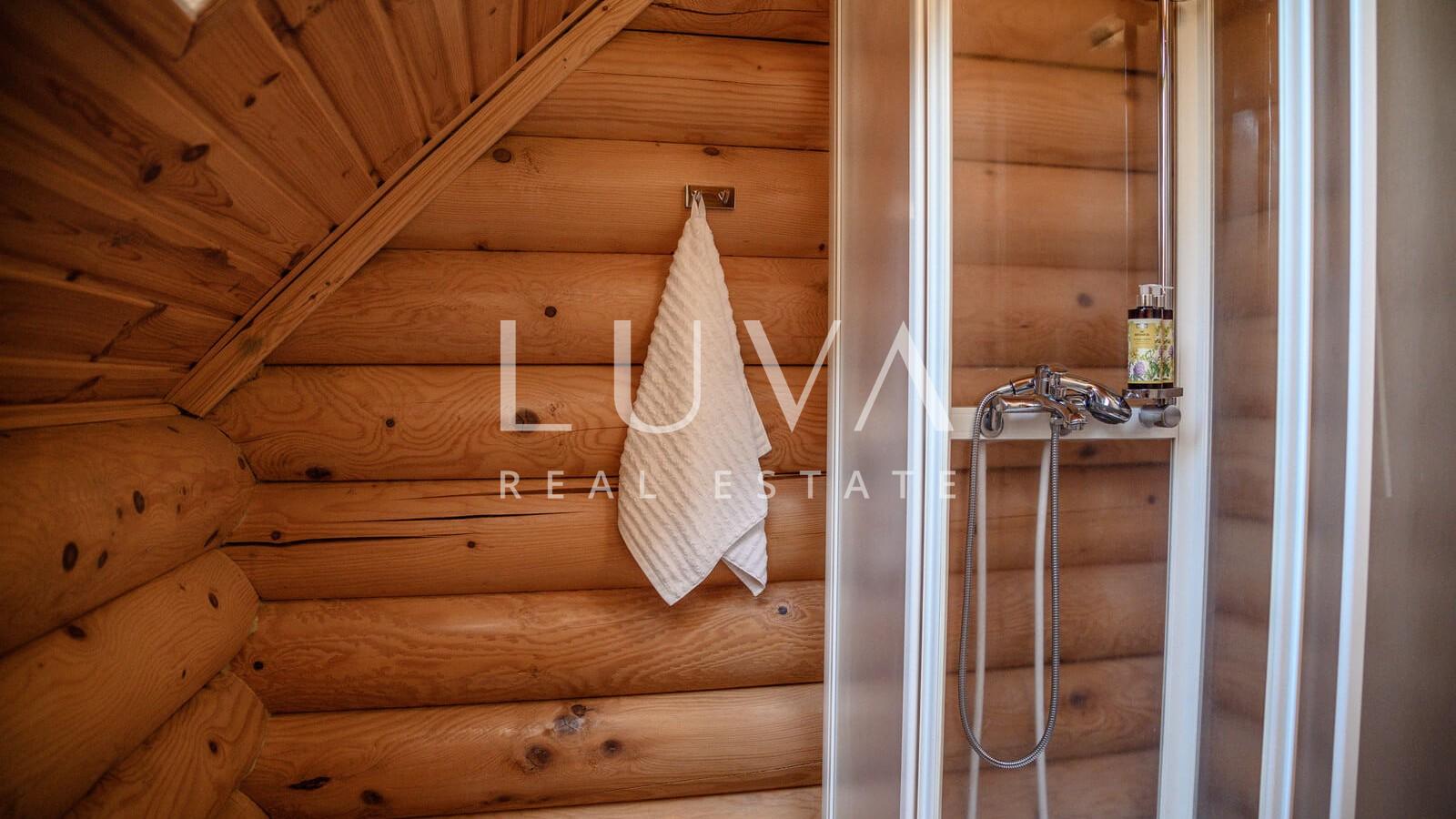 Ravna Gora, wooden house with pool for vacation for sale