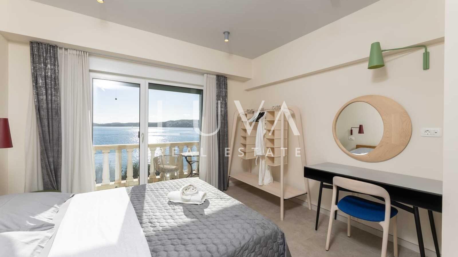 Trogir, Seget Donji, prodaja hotela sa 24 spavaće sobe uz more