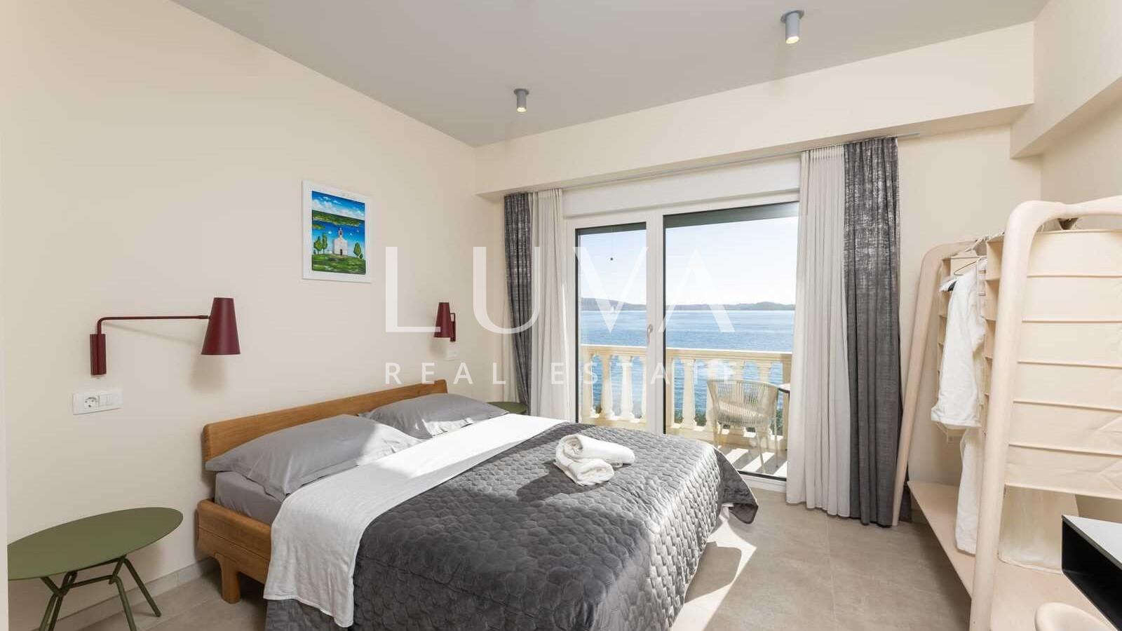 Trogir, Seget Donji, prodaja hotela sa 24 spavaće sobe uz more