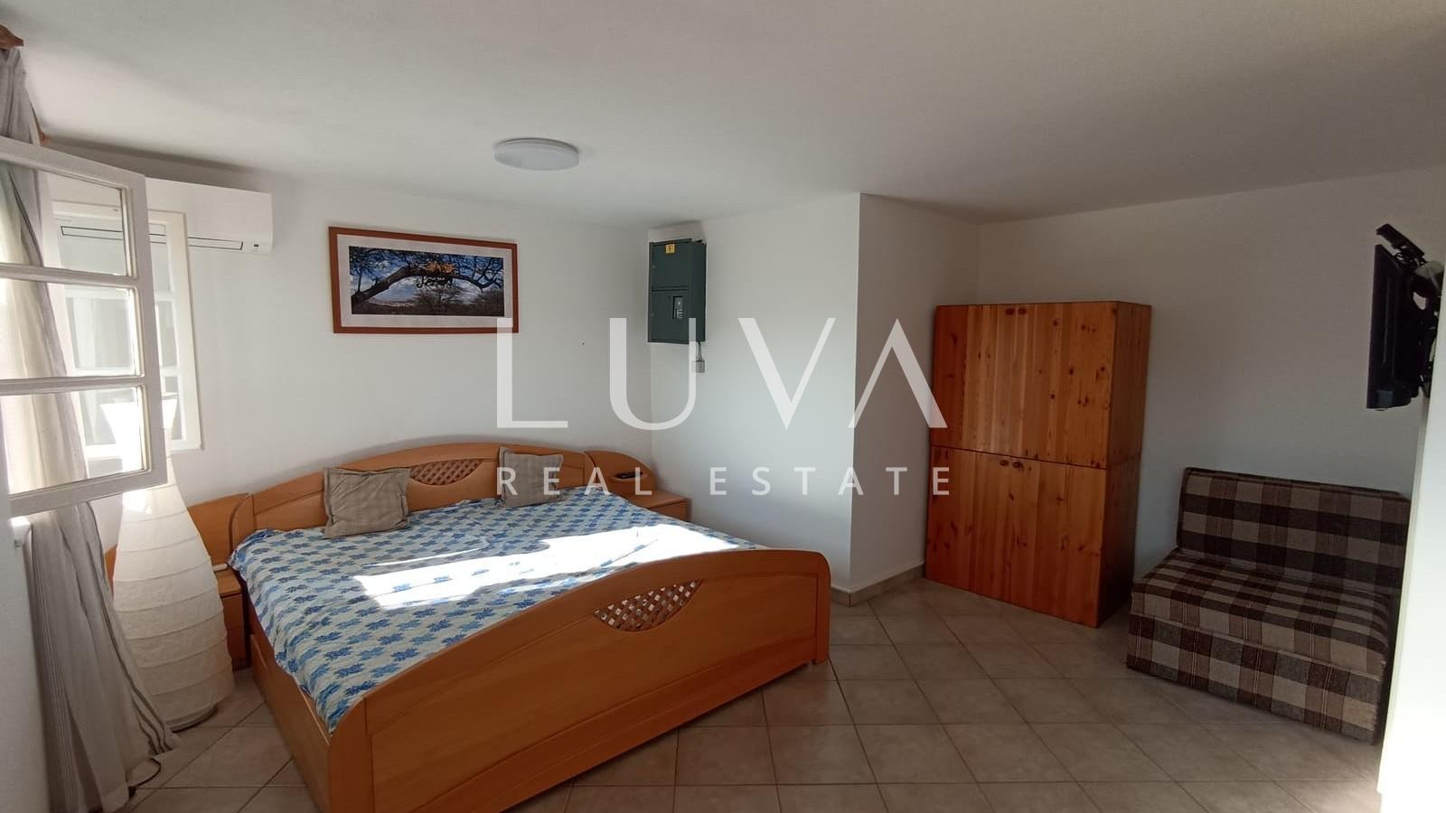 Marina, Trogir, kamena kuća blizu mora na prodaju