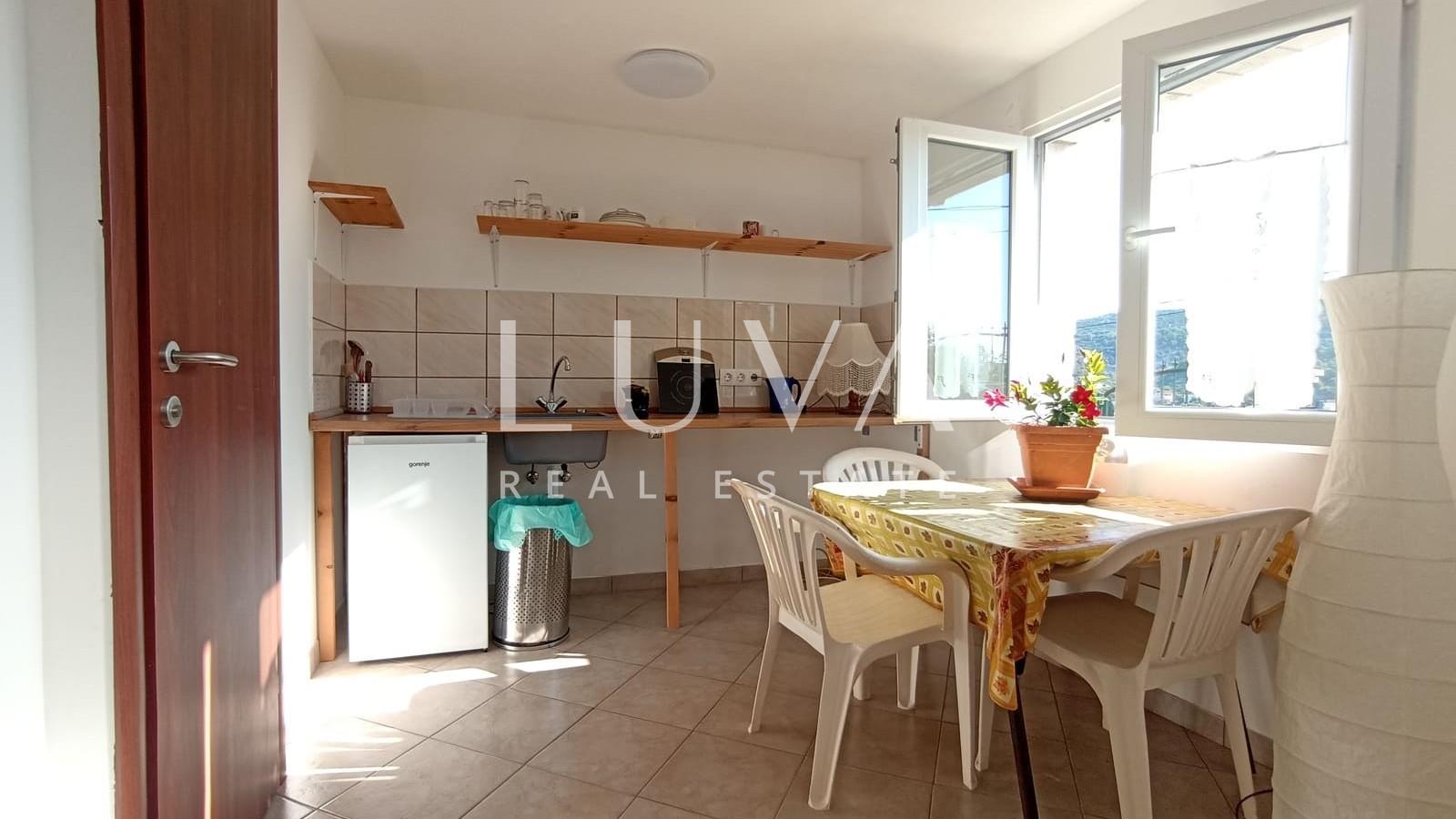 Marina, Trogir, kamena kuća blizu mora na prodaju