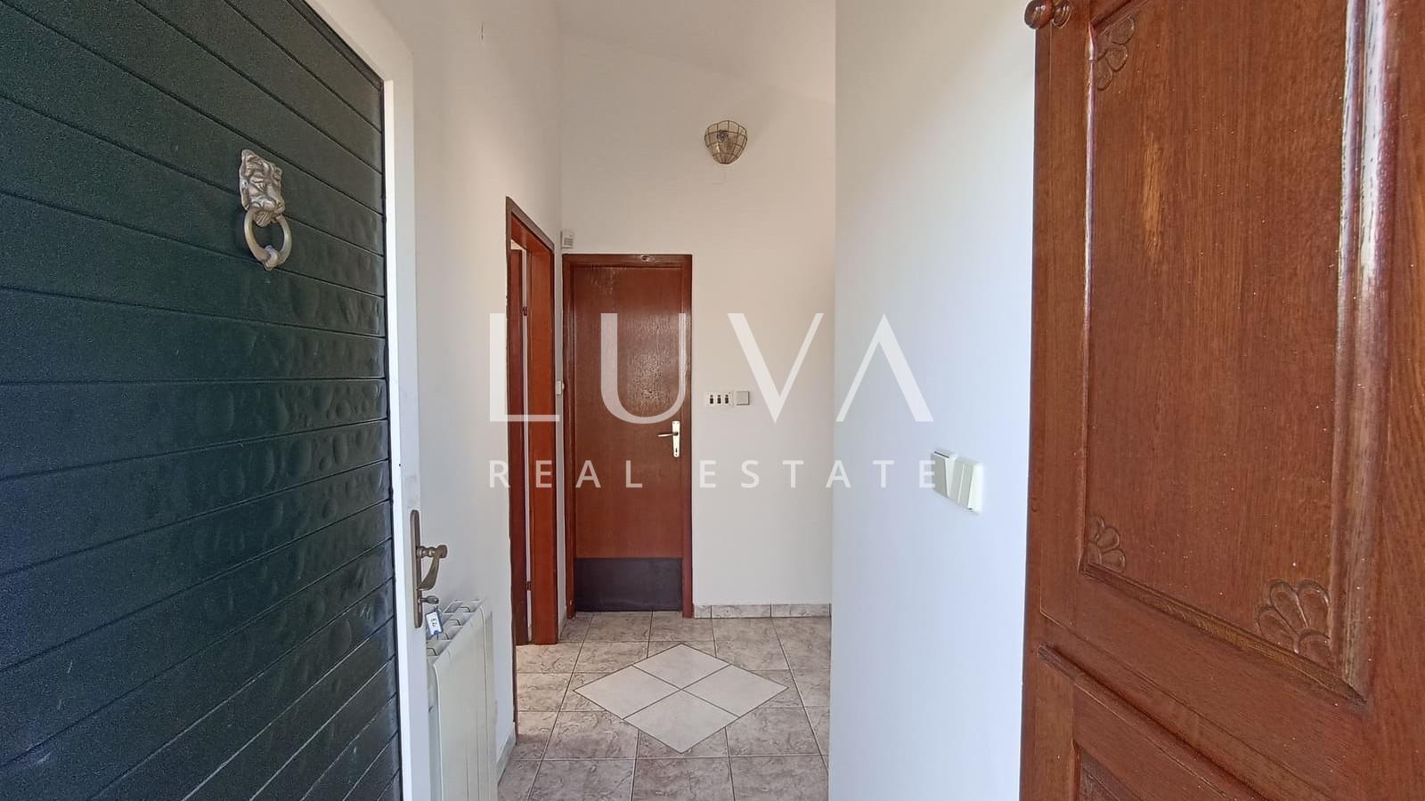 Marina, Trogir, kamena kuća blizu mora na prodaju