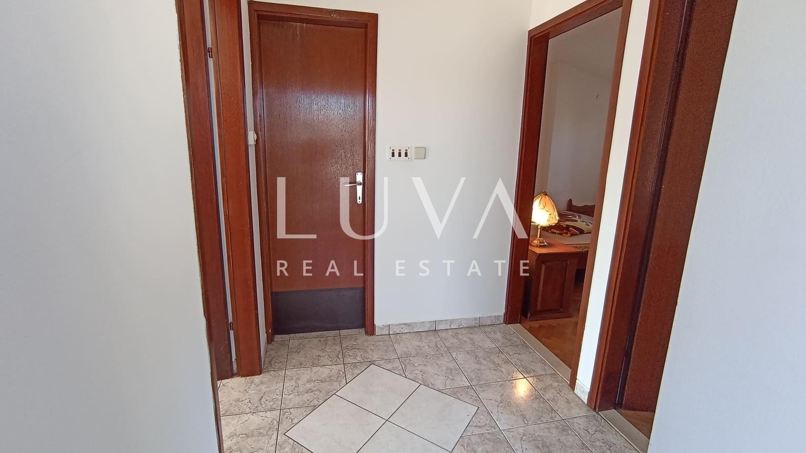 Marina, Trogir, kamena kuća blizu mora na prodaju