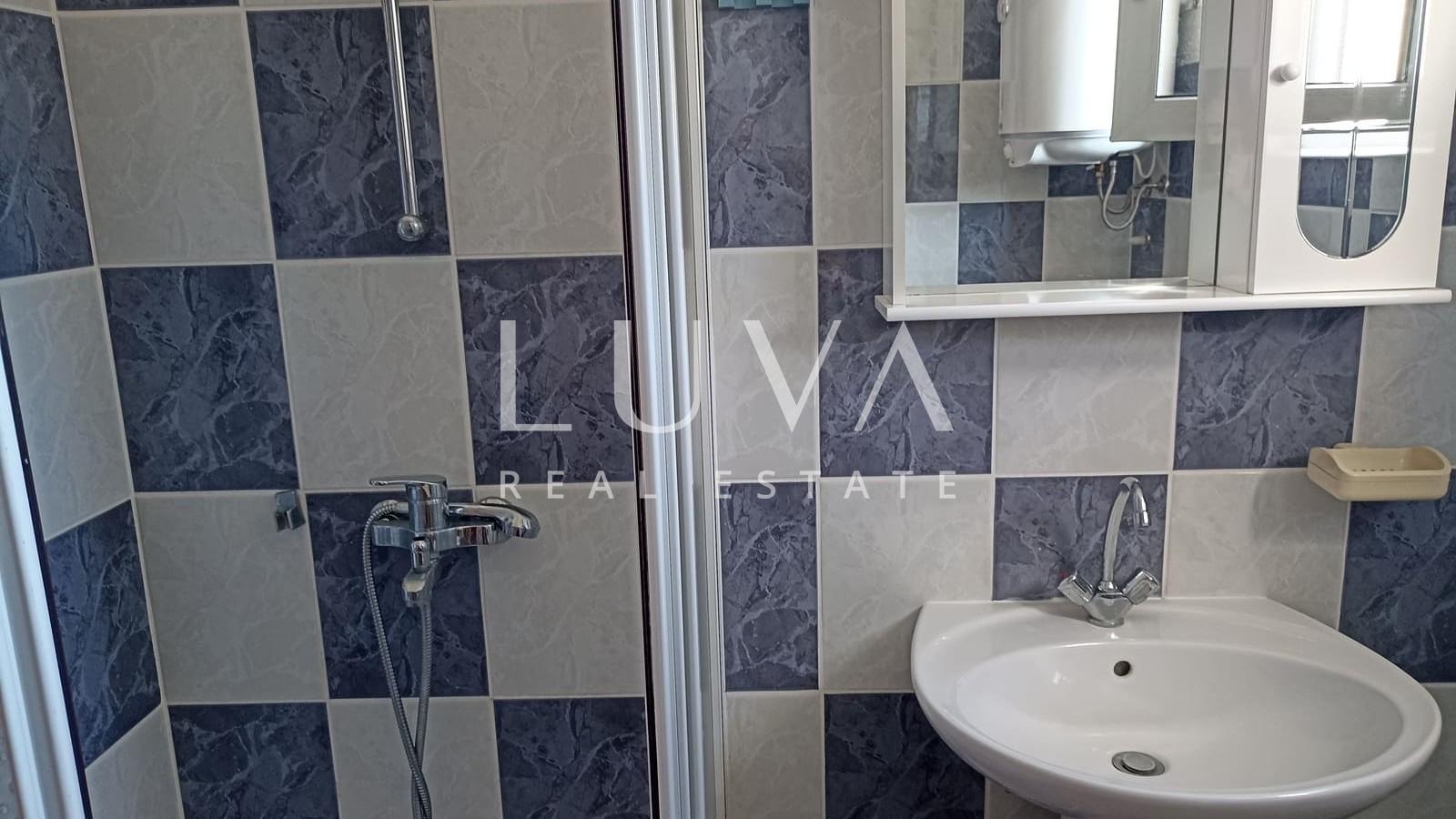 Marina, Trogir, kamena kuća blizu mora na prodaju