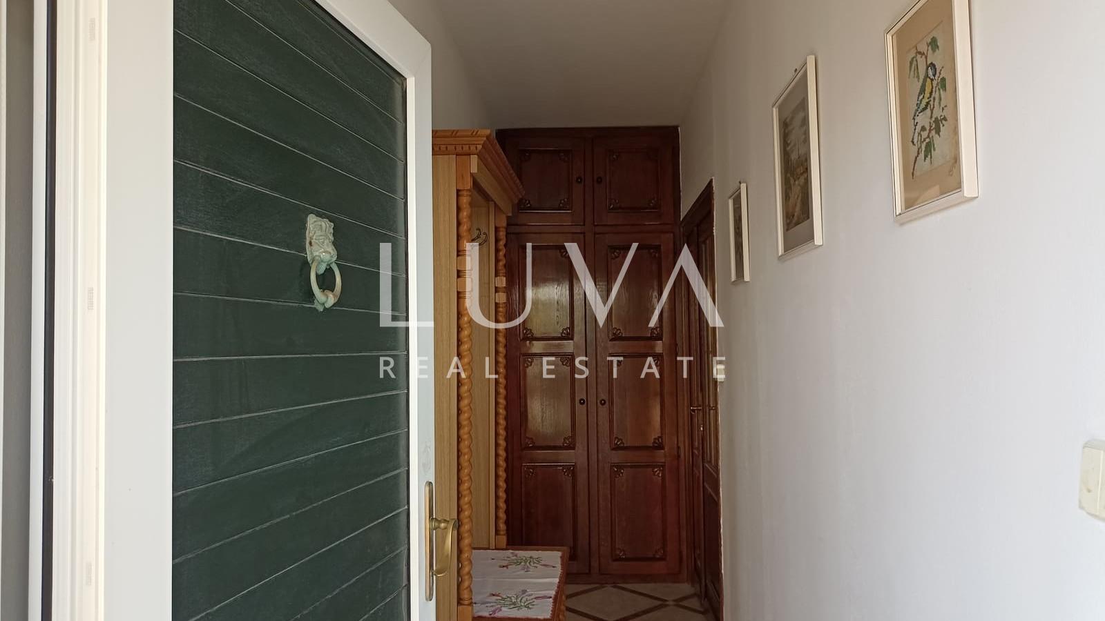 Marina, Trogir, kamena kuća blizu mora na prodaju