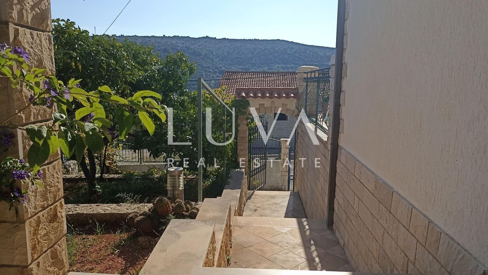 Marina, Trogir, kamena kuća blizu mora na prodaju