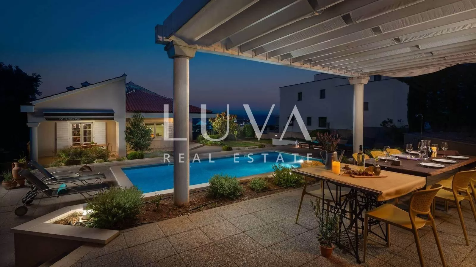 Vodice, luksuzna vila s bazenom, dizajnerski uređena na prodaju