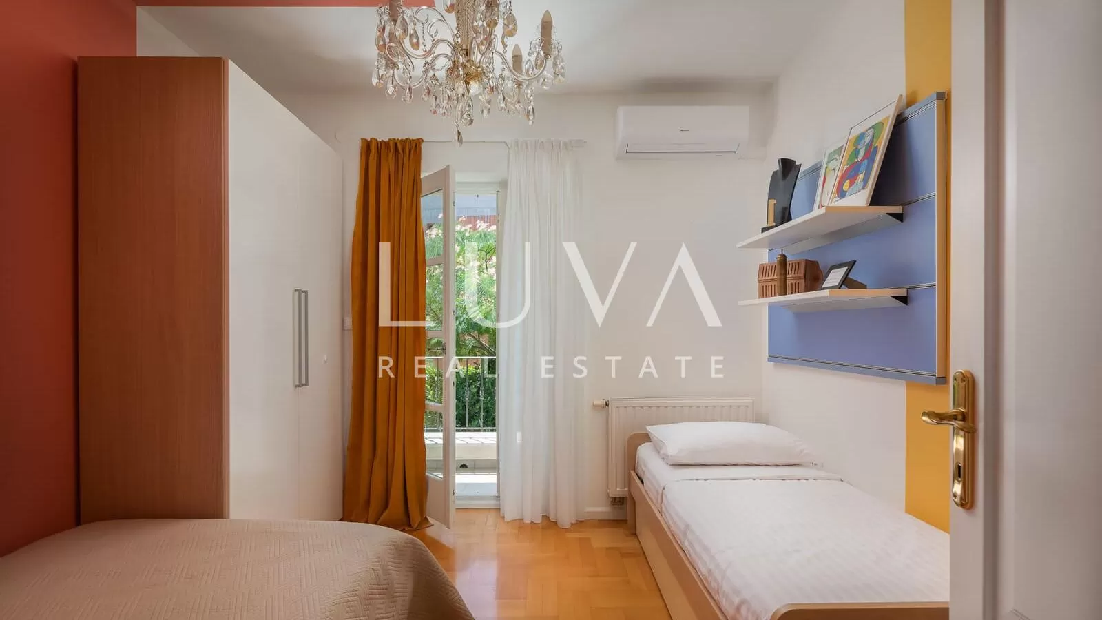 Vodice, luksuzna vila s bazenom, dizajnerski uređena na prodaju
