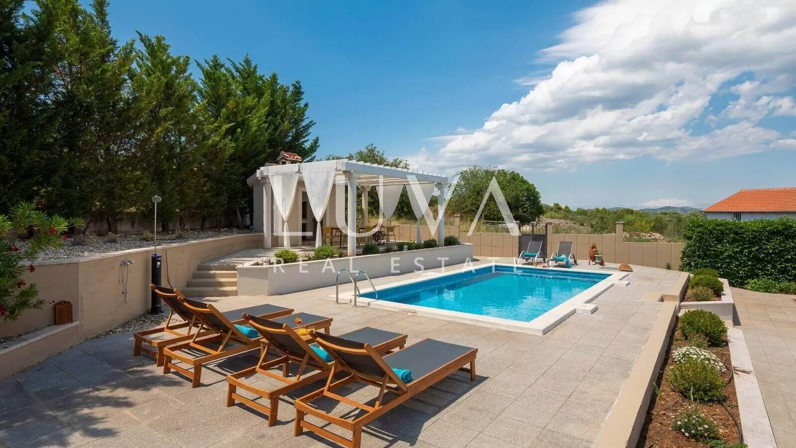 Vodice, luksuzna vila s bazenom, dizajnerski uređena na prodaju